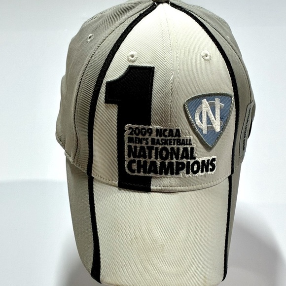 Nike 2009 NCAA UNC Men's Basketball Natl Champions Hat Ofc Locker Room Hat - Picture 1 of 8